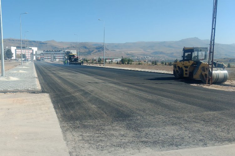 KAYÜ'ye asfalt yol takviyesi -