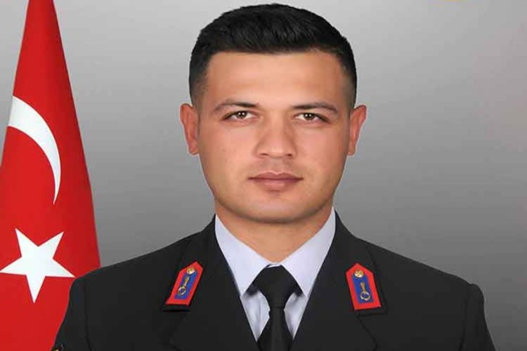 Kaza yerinde güvenliği sağlarken şehit oldu -