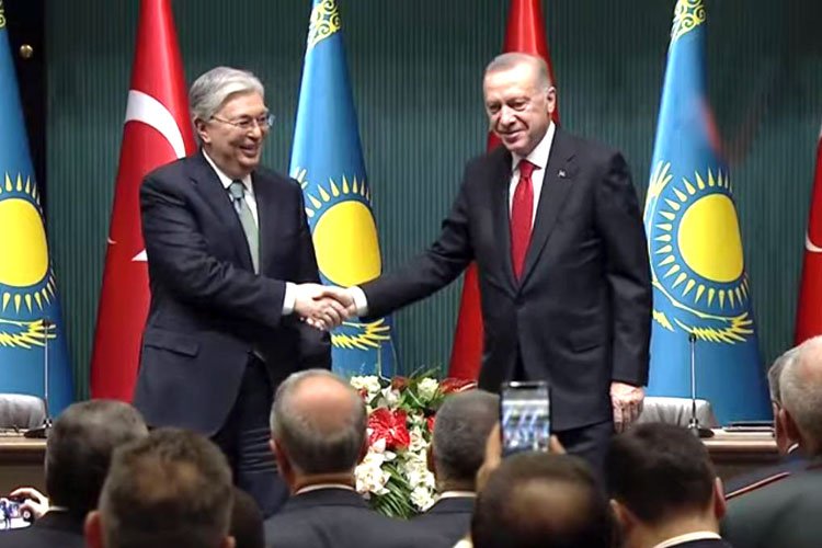 Kazakistan'la yeni imzalar atıldı... Ticarette hedef 10 milyar dolar -