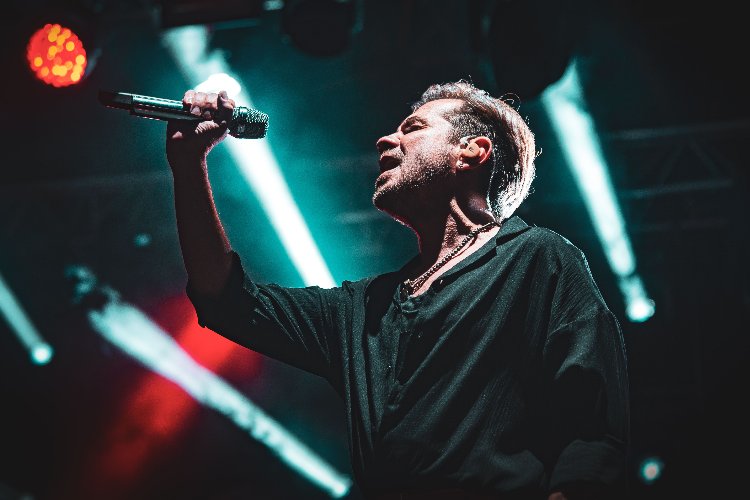 Kenan Doğulu'dan muhteşem Bursa performansı -