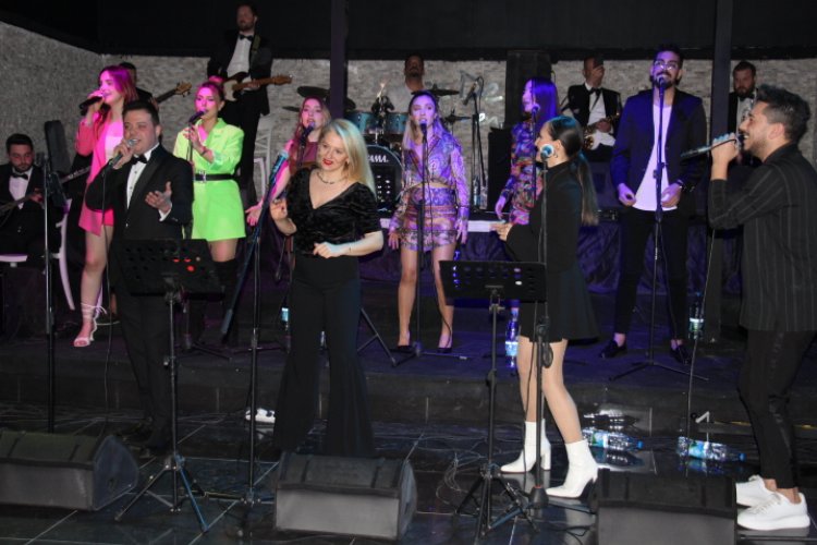 Kenan Doğulu’dan İzmirli orkestraya şahane destek -