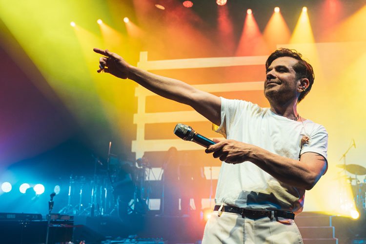 Kenan Doğulu'ndan 'hit' konser -