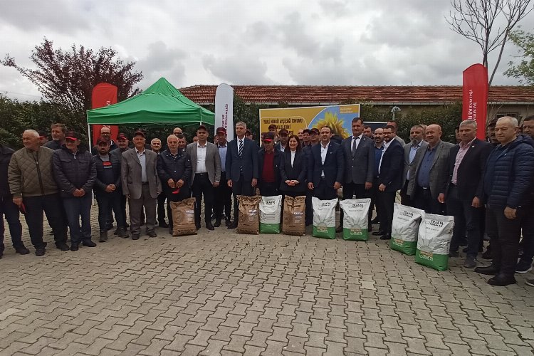 Keşan'da 'Yerli Hibrit Ayçiçeği' tohumu dağıtıldı -