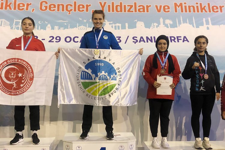 Kickboks Sakaryalı sporcular Türkiye kürsüsünde -