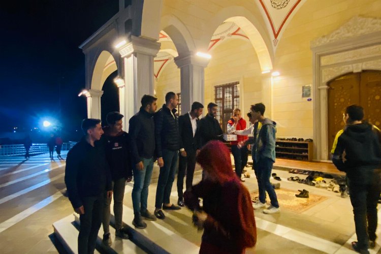 Kilis Ülkü Ocakları lokum dağıttı -