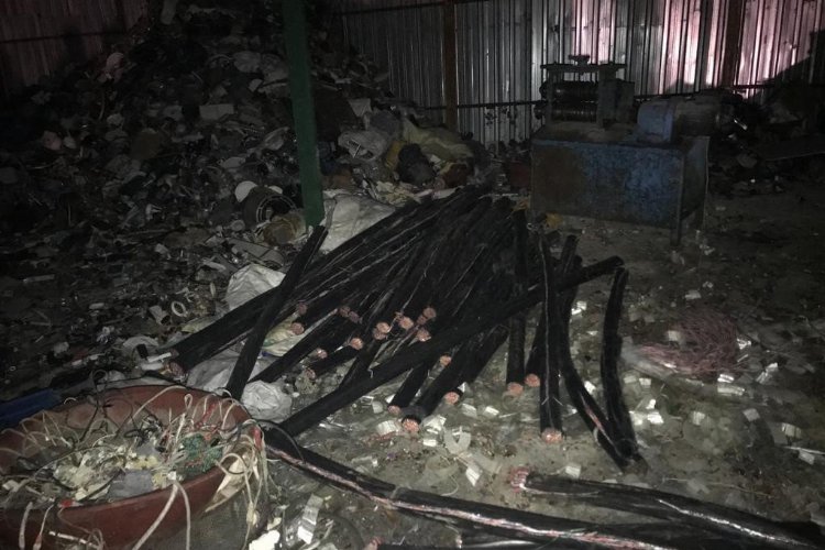Kilis'te 2 bağ evindeki kabloları çalan 2 hırsız yakalandı -