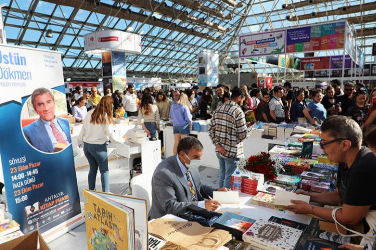 Kitap Fuarı'na üç günde rekor ziyaretçi -