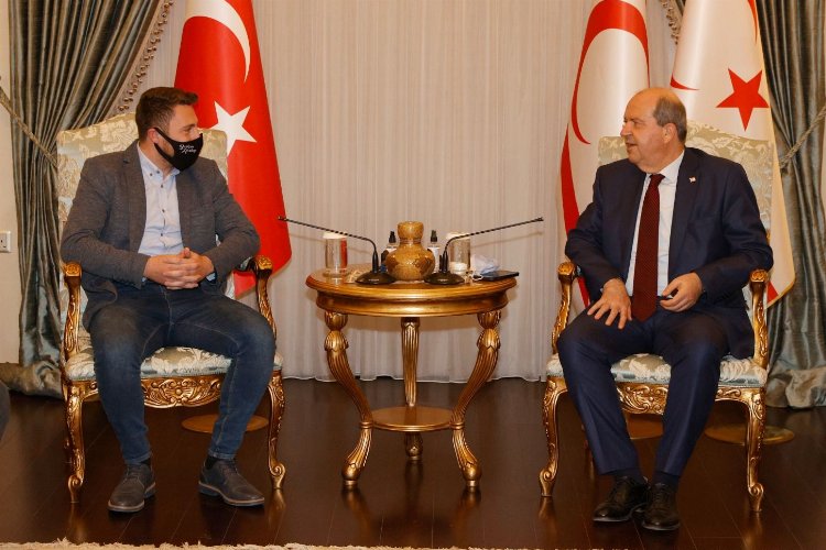 KKTC Cumhurbaşkanı Tatar, Futbolcular Derneği'ni kabul etti -