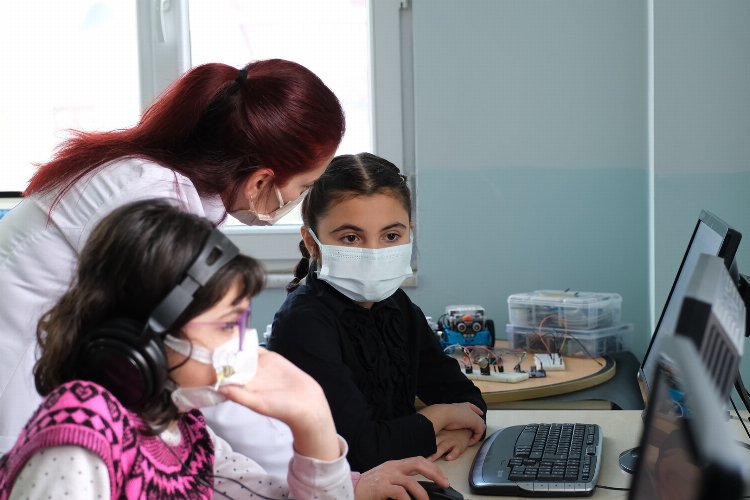Kocaeli Bilgievi öğrencisinden Siber Zeka Bilgi Yarışması’nda büyük başarı -
