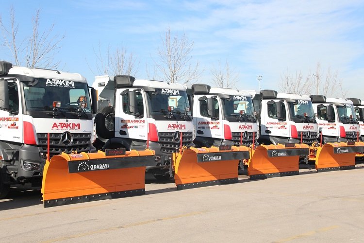 Kocaeli Büyükşehir A Takımı'ndan kanal temizliği -