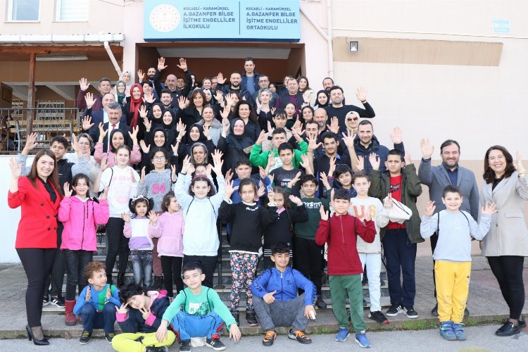 Kocaeli Büyükşehir’den gönüllü personeline işaret dili -