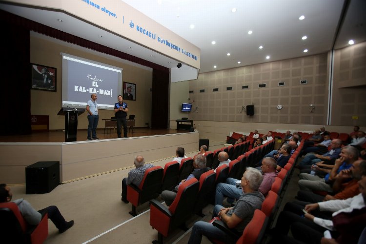 Kocaeli Büyükşehir'den servis sürücülerine eğitim -