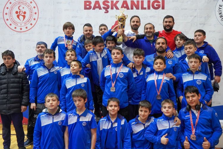 Kocaeli Büyükşehir, güreşte Türkiye Şampiyonu -