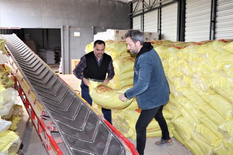 Kocaeli Büyükşehir, çiftçilere gübre ve tohum dağıtımına başladı -