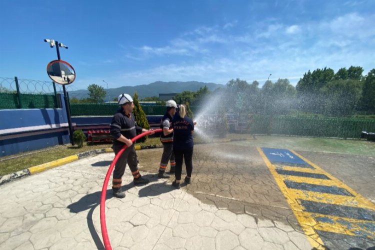 Kocaeli Büyükşehir İtfaiyesi acil durum ekiplerine uygulamalı eğitim verdi -