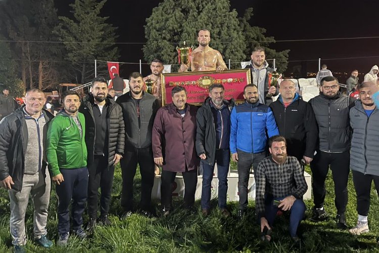 Kocaeli Büyükşehirli güreşçiler 2022’ye hızlı başladı -