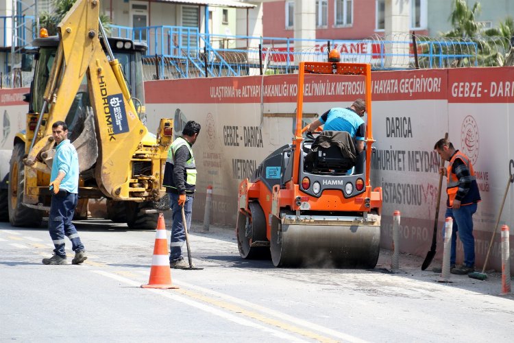 Kocaeli Darıca İstasyon Caddesi’nde yol onarımı -