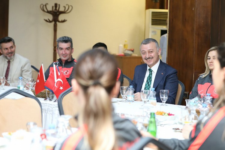 Kocaeli'de Başkan Büyükakın Karate Milli takımıyla buluştu -