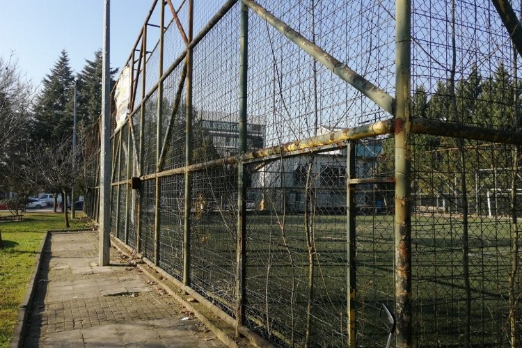 Kocaeli'de futbol sahaları elden geçiriliyor -