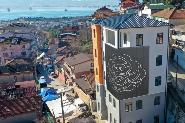 Kocaeli'de Gültepe Kültür Merkezi'ne 'gül motifi' renk kattı -