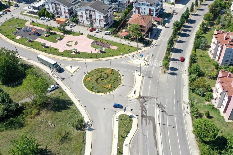 Kocaeli'de İpek yolu bulvarında trafik çizgileri çekildi -