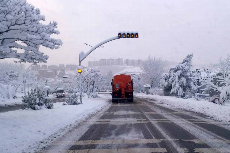 Kocaeli'de karla mücadele sürüyor -