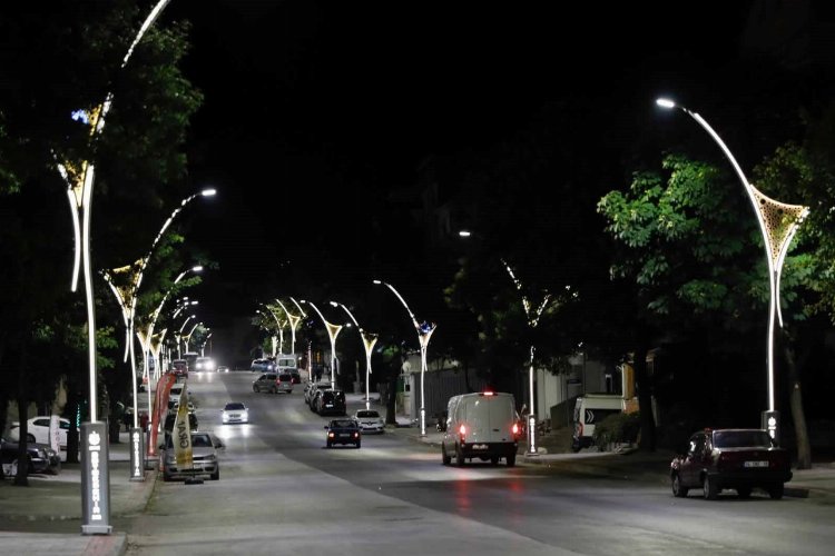 Kocaeli'de Körfez Akşemsettin Caddesi ışıl ışıl oldu -