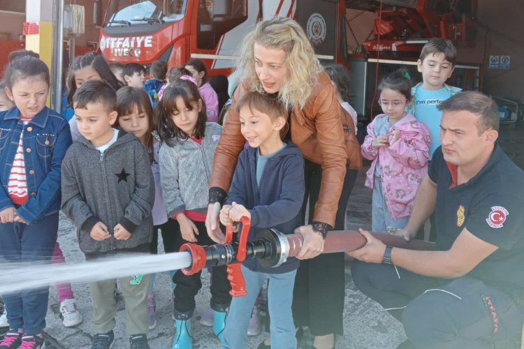 Kocaeli'de minik öğrencilerden itfaiyeye ziyaret -