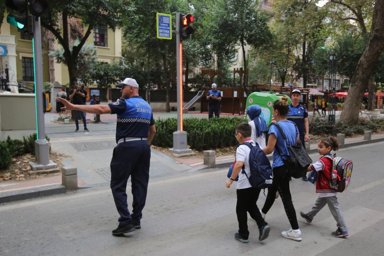 Kocaeli'de okulların ilk gününde Zabıta görev başında -