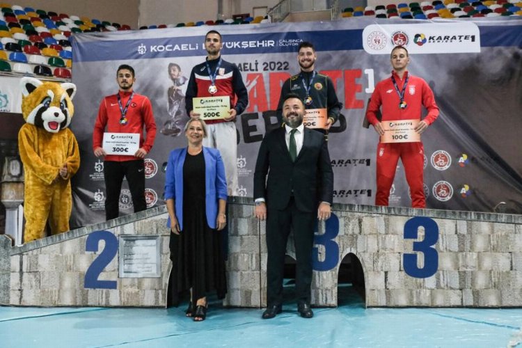 Kocaeli'de şampiyonlar madalyalarını aldı -