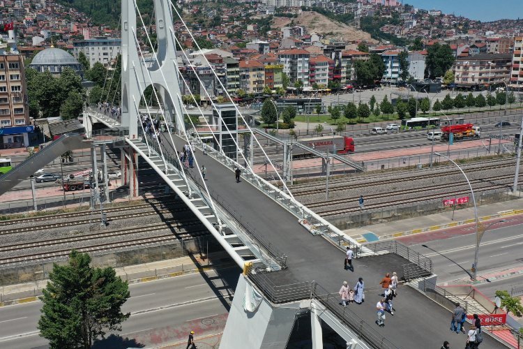 Kocaeli'de üstgeçit için 180 ton kaydırmaz asfalt -