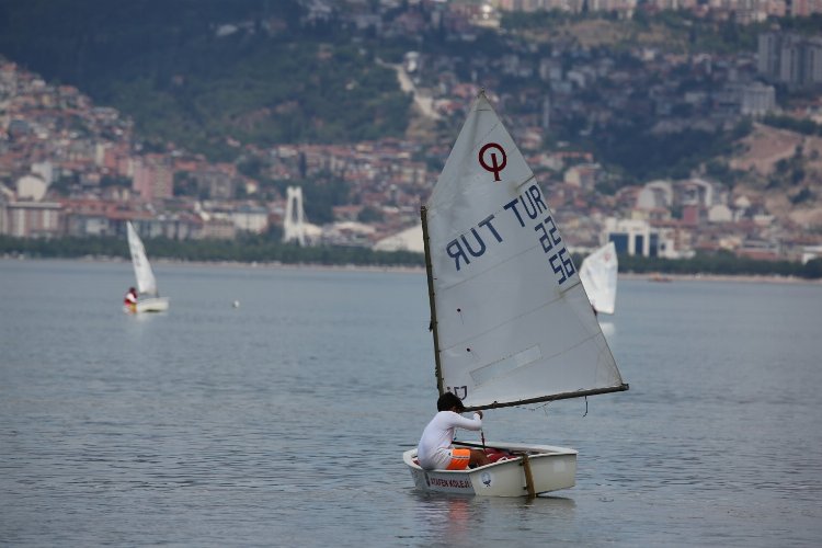 Kocaeli'de yelken yarışlarında ödül heyecanı -