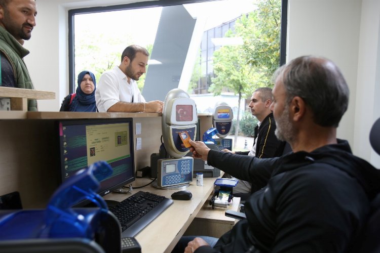 Kocaeli'de yeni Seyahat Kartları Ofisi'nde ilk gün yoğunluğu -