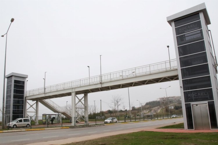 Kocaeli'de yeni üst geçitle ulaşım kolaylaştı -