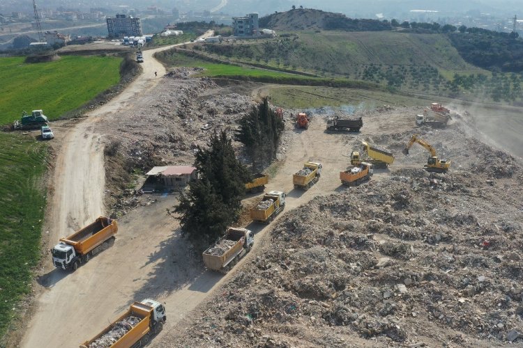 Kocaeli, Defne’de enkaz kaldırıyor -