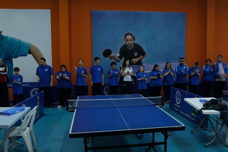 Kocaeli'den özel sporcuların masa tenisi turnuvası -