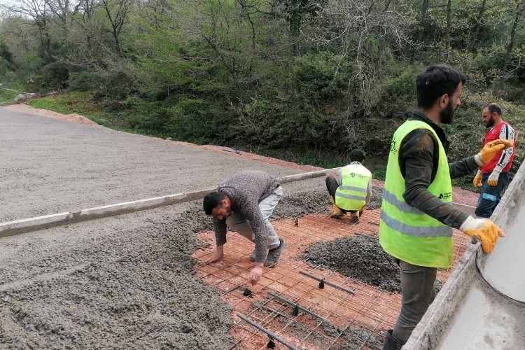 Kocaeli Derince Çal - Turaş köyleri bağlantısına beton yol yapılıyor -