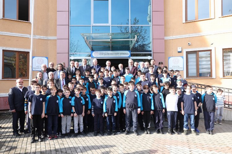 Kocaeli Eyüp Sultan İmam Hatip Ortaokulu'na iki ayrı hizmet -
