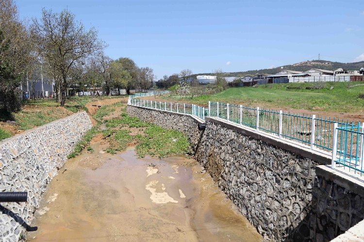 Kocaeli Gebze'de yağmur suyu kontrol altına alınıyor -