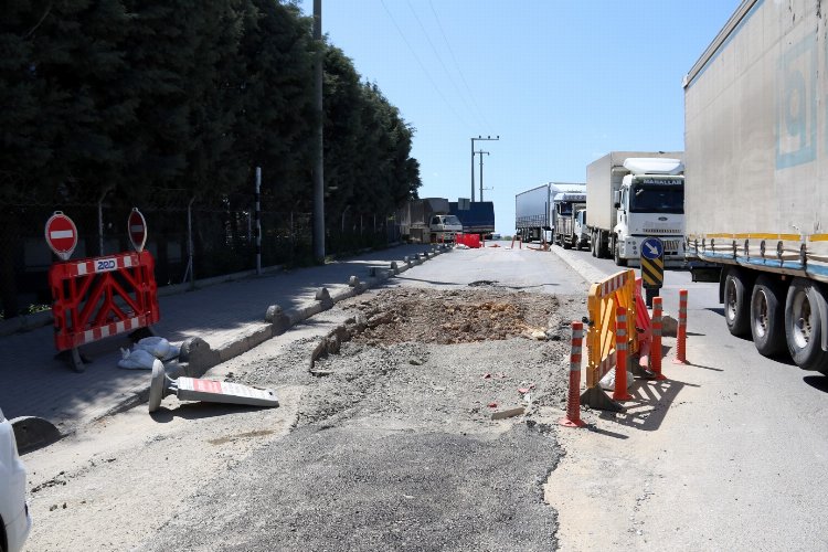 Kocaeli Gebze TIR garajları bölgesinde yol onarımı -