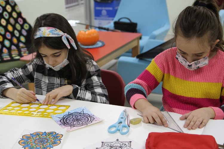 Kocaeli Gebzeli çocuklar mandala sanatı ile yeteneklerini keşfediyor -