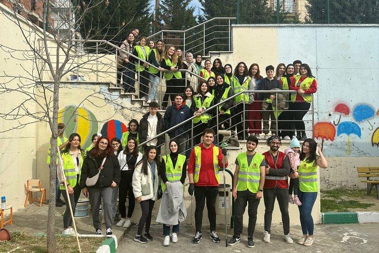 Kocaeli Gönüllüleri anaokulu duvarlarını renklendirdi -