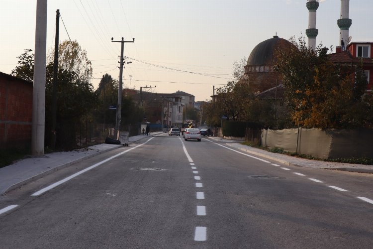 Kocaeli İzmit'te asfalt yollar çizgilere kavuştu -