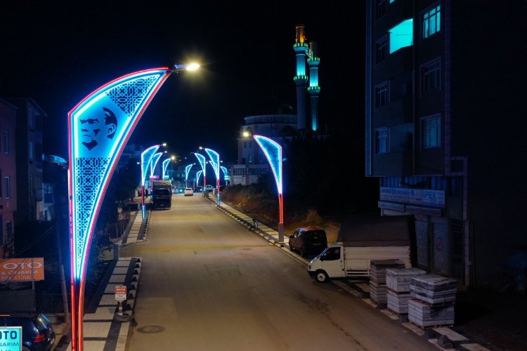 Kocaeli İzmit'te Atatürk motifli aydınlatmalar -