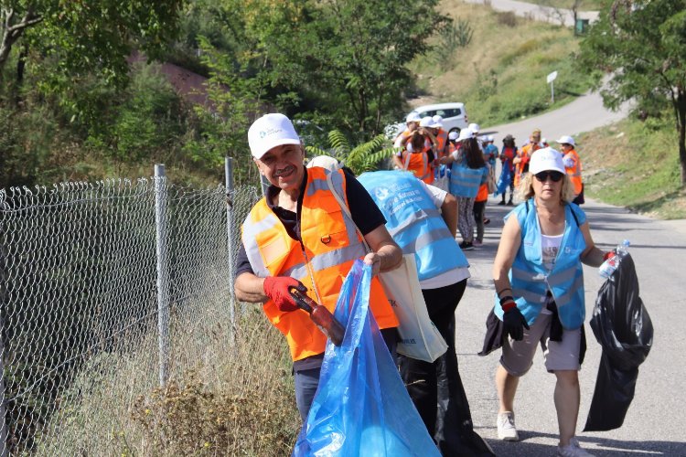 Kocaeli İzmit'te atık toplayarak 'çevre' farkındalığı -