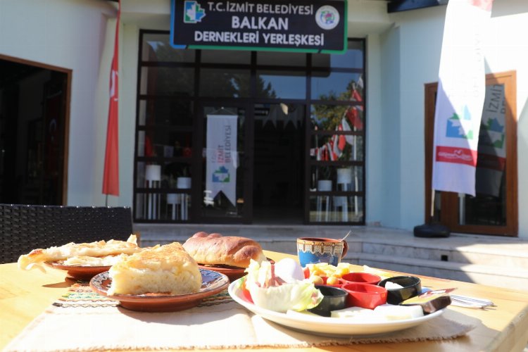 Kocaeli İzmit'te eşsiz lezzetlere 'açık büfe' servis -