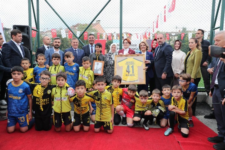 Kocaeli İzmit'te Nihat Gürer Spor Tesisleri açıldı -