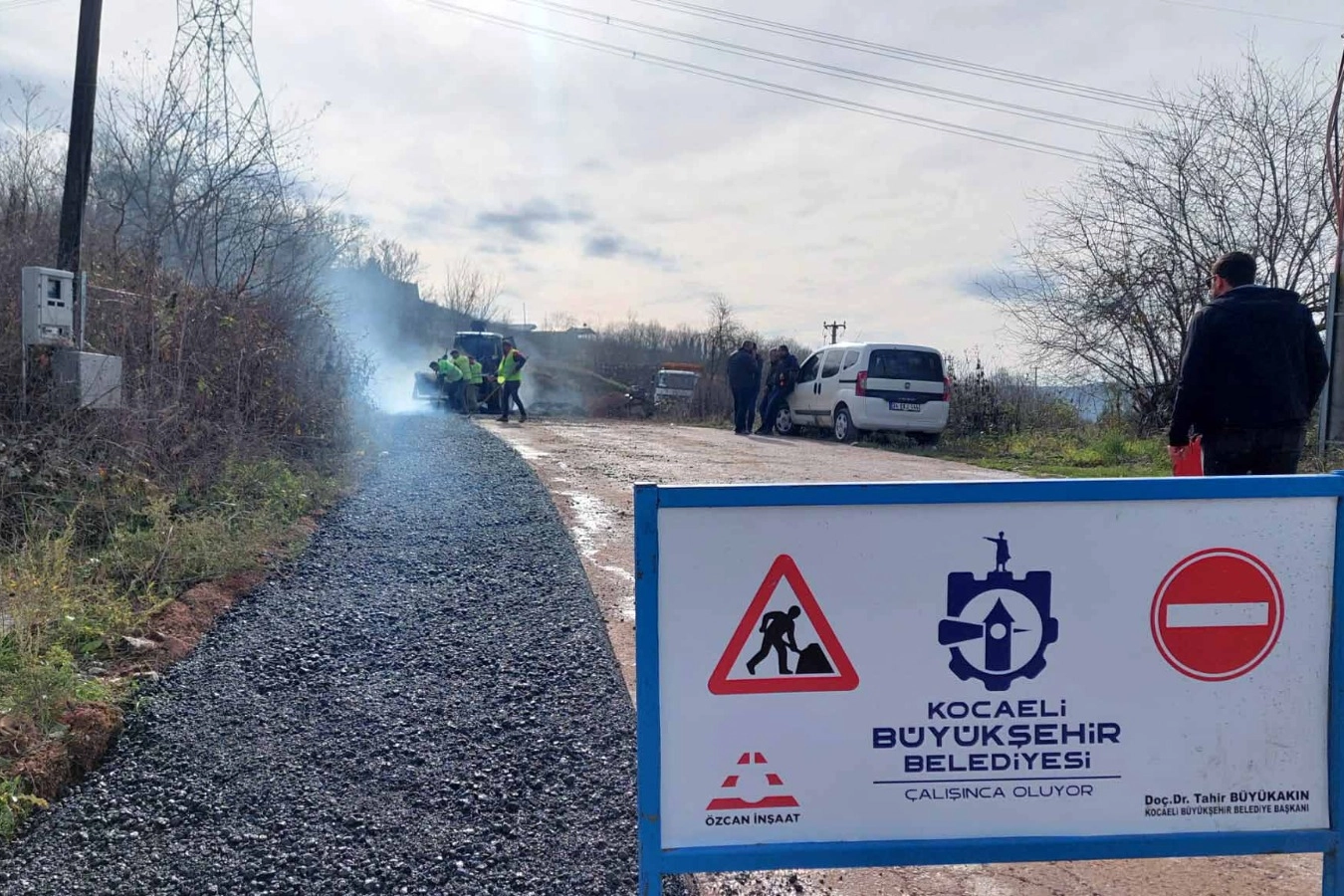 Kocaeli Körfez'de çöken yola anında müdahale -