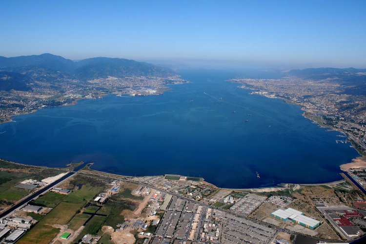 Kocaeli Körfez’in dip çamuru temizlenecek -