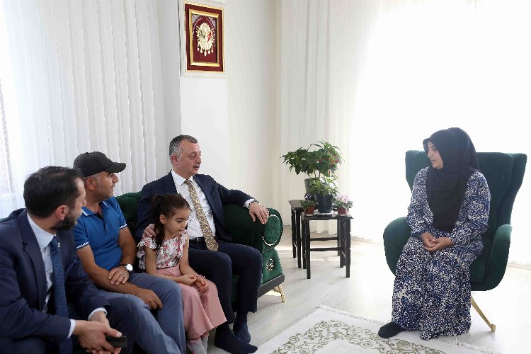 Kocaeli'nde Başkan Büyükakın'dan kazada yaralanan Nur'a moral telefonu -